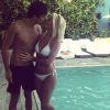 Caroline Receveur et son fiancé Valentin Lucas : fous d'amour au bord de leur piscine lors de leurs vacances à Miami