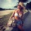 Caroline Receveur : son perfect body et son parfait bronzage à Miami