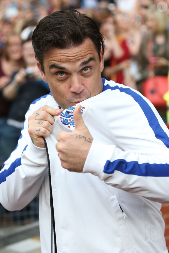 Robbie Williams lors de l'événement Soccer Aid qui opposait une équipe britannique à une équipe du Reste du monde, le 8 juin 2014 à Manchester, dans le but de venir en aide à l'UNICEF