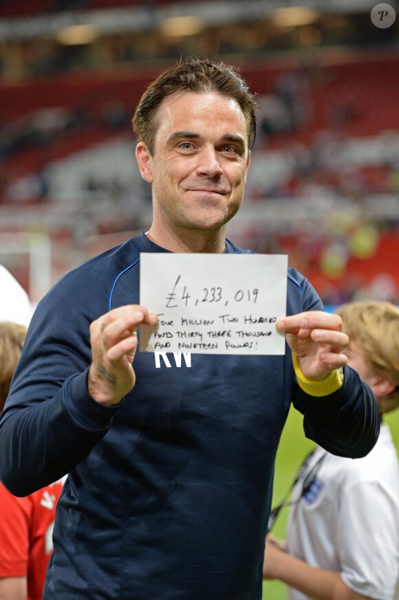 Soccer Aid, organisé par Robbie Williams, a rapporté 4 233 019 livres, qui seront reversés à l'Unicef, à Manchester le 8 juin 2014