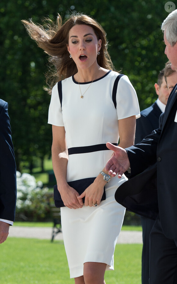 Kate Middleton, duchesse de Cambridge, au Musée maritime national de Londres, le 10 juin 2014, pour soutenir Sir Ben Ainslie dans sa campagne pour la 35e Coupe de l'America, qui sera disputée en 2017.