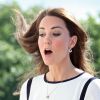 Attention aux courants d'air ! Kate Middleton, duchesse de Cambridge, au Musée maritime national de Londres, le 10 juin 2014, pour soutenir Sir Ben Ainslie dans sa campagne pour la 35e Coupe de l'America, qui sera disputée en 2017.
