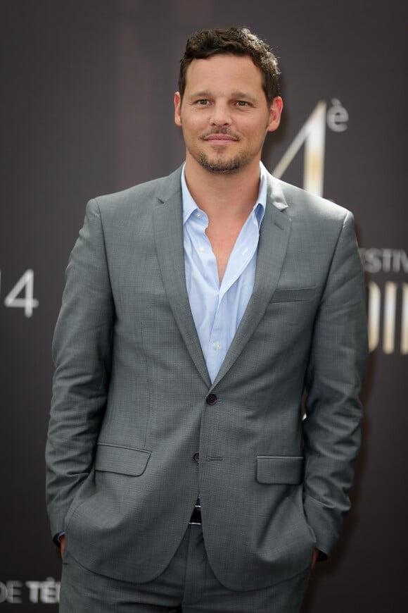 Le séduisant Justin Chambers - Photocall de la série "Grey's Anatomy" au 54e Festival de la Télévision de Monte-Carlo. Le 10 juin 2014.