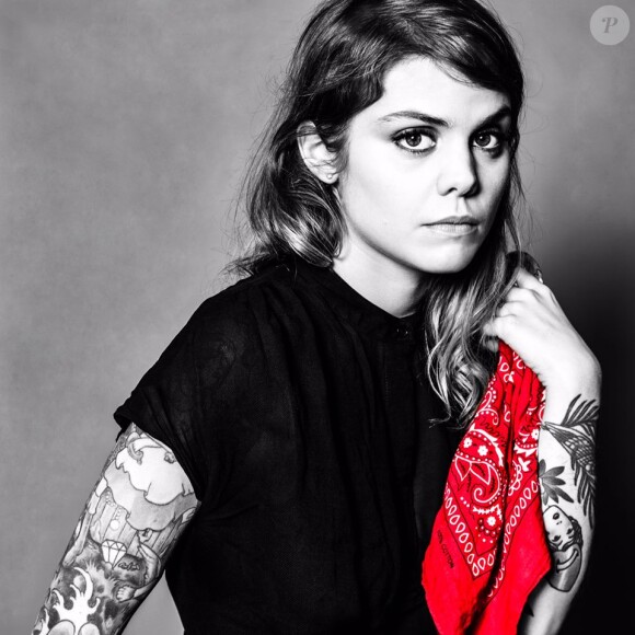 Coeur de Pirate rend hommage à Renaud dans l'album "La Bande à Renaud", paru le 9 juin 2014.