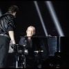 Exclu - Alain Lanty au piano. C'est lui qui accompagne Johnny Hallyday depuis son retour sur scène. Concert au Stade de France, le 17 juin 2012.