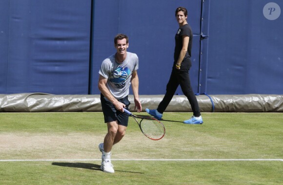Andy Murray et sa coach Amélie Mauresmo pour leur premier entraînement au Queen's à Londres le 11 juin 2014.