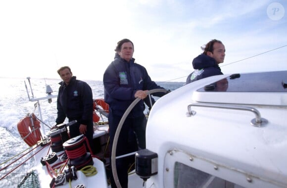 Olivier de Kersauson en mer du côté de Brest, en 2008.