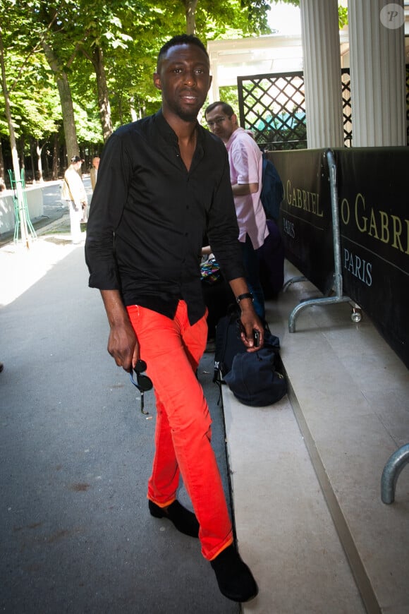 Thomas Ngijol - Arrivée sur l'émission "Vivement dimanche" à Paris le 11 juin 2014.