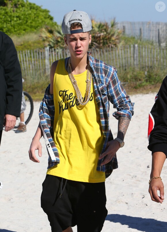 Justin Bieber fait du Segway sur la plage à Miami, le 22 janvier 2014. 