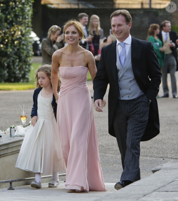 Geri Halliwell en compagnie de sa fille Bluebell et de son nouvel amoureux Christian Horner lors du mariage de Poppy Delevingne à Londres, le 17 mai 2014. 