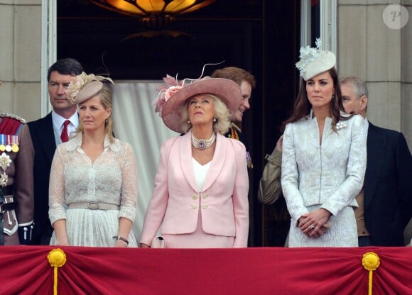 Sophie de Wessex, Camilla Parker Bowles et Kate Middleton au balcon de Buckingham lors du défilé Trooping the Colour marquant le 14 juin 2014 la célébration solennelle des 88 ans de la souveraine.