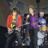Ronnie Wood et Mick Jagger lors du concert des Rolling Stones au Stade de France à Paris, le 13 juin 2014.