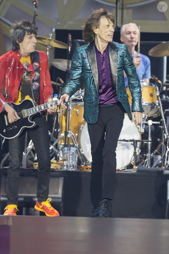 Ronnie Wood et Mick Jagger lors du concert des Rolling Stones au Stade de France à Paris, le 13 juin 2014.