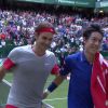 Le tennisman suisse Roger Federer gagne sa demi-finale contre Nishikori à Halle (Allemagne) mais ne s'en rend pas compte, le 14 juin 2014.