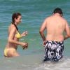 Kate Walsh s'est détendue avec son compagnon Chris Case, sur une plage de Miami, le 15 juin 2014.
