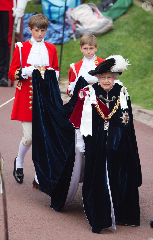 Le jeune vicomte Aithrie, quelques jours après son malaise au Parlement, a repris ses fonctions de page normalement et aidé à porter la traîne de la reine Elizabeth II lors du service annuel de l'ordre de la jarretière, le 16 juin 2014 à la chapelle Saint George à Windsor.