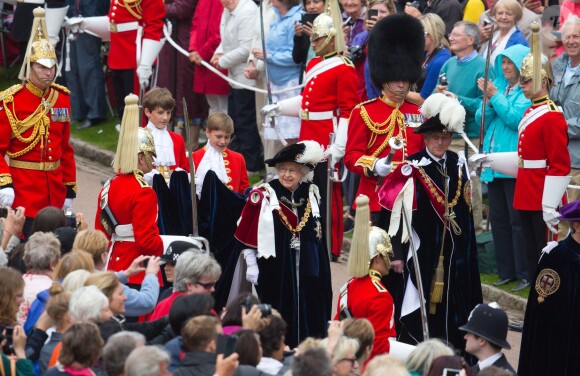 La reine Elizabeth II et le duc d'Edimbourg en pleine procession lors du service annuel de l'ordre de la jarretière, le 16 juin 2014 à la chapelle Saint George à Windsor.
