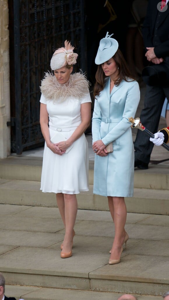 La comtesse Sophie de Wessex et Kate Middleton, duchesse de Cambridge, côte à côte lors du service annuel de l'ordre de la jarretière, le 16 juin 2014 à la chapelle Saint George à Windsor.