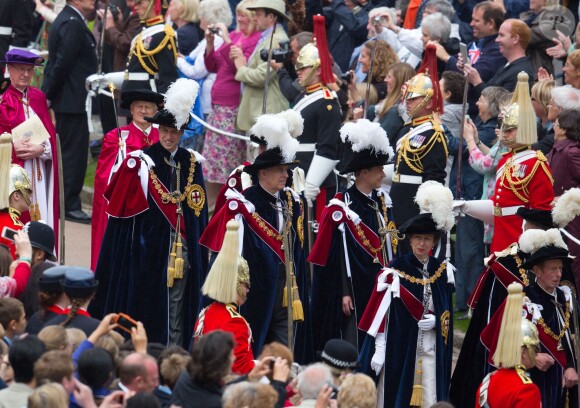 Le prince William, le prince Andrew, le prince Edward, la princesse Anne et le duc de Kent en pleine procession lors du service annuel de l'ordre de la jarretière, le 16 juin 2014 à la chapelle Saint George à Windsor.