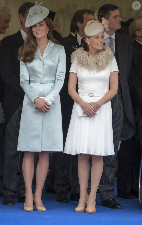 Kate Middleton, duchesse de Cambridge, et la comtesse Sophie de Wessex lors du service annuel de l'ordre de la jarretière, le 16 juin 2014 à la chapelle Saint George à Windsor.