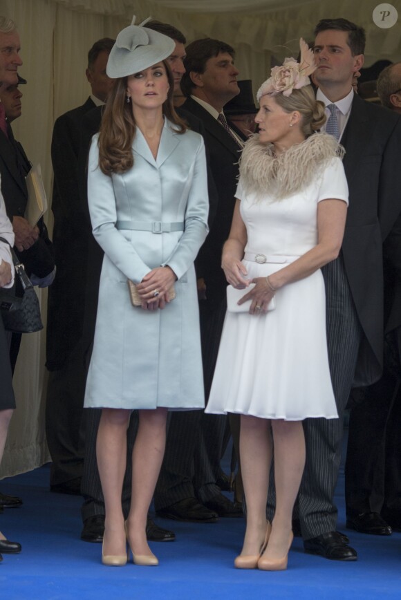 Kate Middleton, duchesse de Cambridge, et la comtesse Sophie de Wessex lors du service annuel de l'ordre de la jarretière, le 16 juin 2014 à la chapelle Saint George à Windsor.