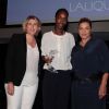 Rougui Dia, chef du Buddha Bar Hôtel à Paris, lauréate dans la catégorie Restauration, et Stéphanie Le Quéllec, chef d'hôtel Prince de Galles à Paris - 11ème édition du Prix Trofémina à la salle Wagram à Paris le 16 juin 2014. 