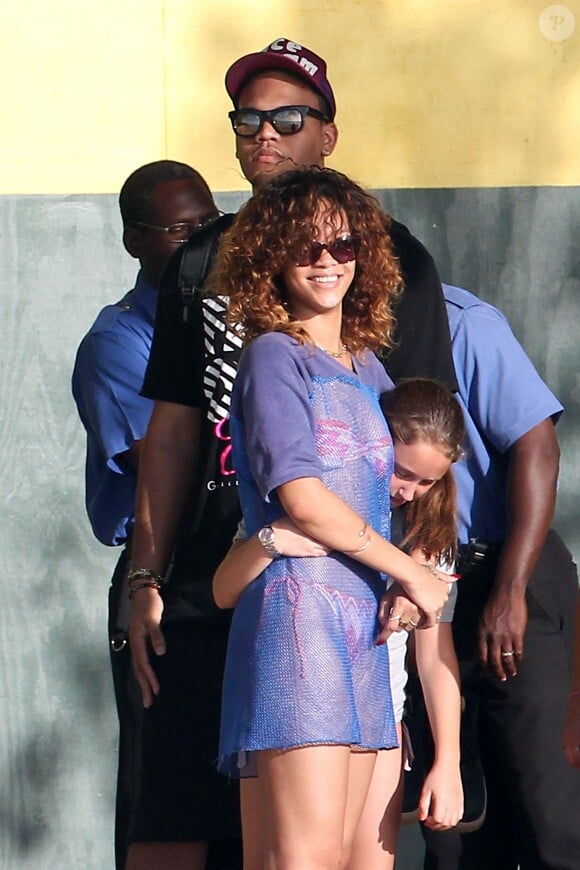 Rihanna et son frère Rorrey à la Barbade, en 2011.