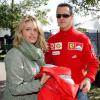 Michael Schumacher et son épouse Corinna dans le paddock du circuit de l'Albert Park Street de Melbourne, en avril 2006
