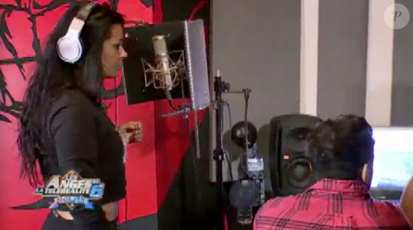 Shanna enregistre son single - "Les Anges de la télé-réalité 6" sur NRJ12. Episode du 18 juin 2014.