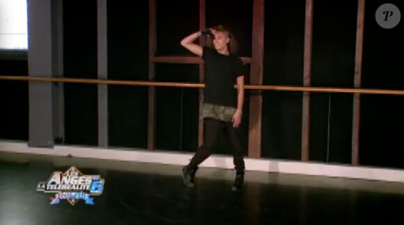 Eddy danse face à Guy Sebastian - "Les Anges de la télé-réalité 6" sur NRJ12. Episode du 18 juin 2014.