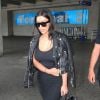 Kim Kardashian arrive à l'aéroport de Nice en provenance de New York dans le cadre du festival "Cannes Lions" le 18 juin 2014.