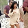 Kourtney Kardashian, enceinte et en plein shooting photo sur une plage, dans les Hamptons. Le 17 juin 2014.