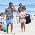  Kourtney Kardashian, Scott Disick et leurs enfants Mason et Penelope quittent une plage des Hamptons après y avoir pique-niqué. Le 18 juin 2014. 