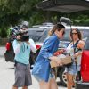 Khloé, filmée par les caméras de Kourtney and Khloé take the Hamptons, quitte le Luigi's Italian Specialities à East Hampton. Le 18 juin 2014.