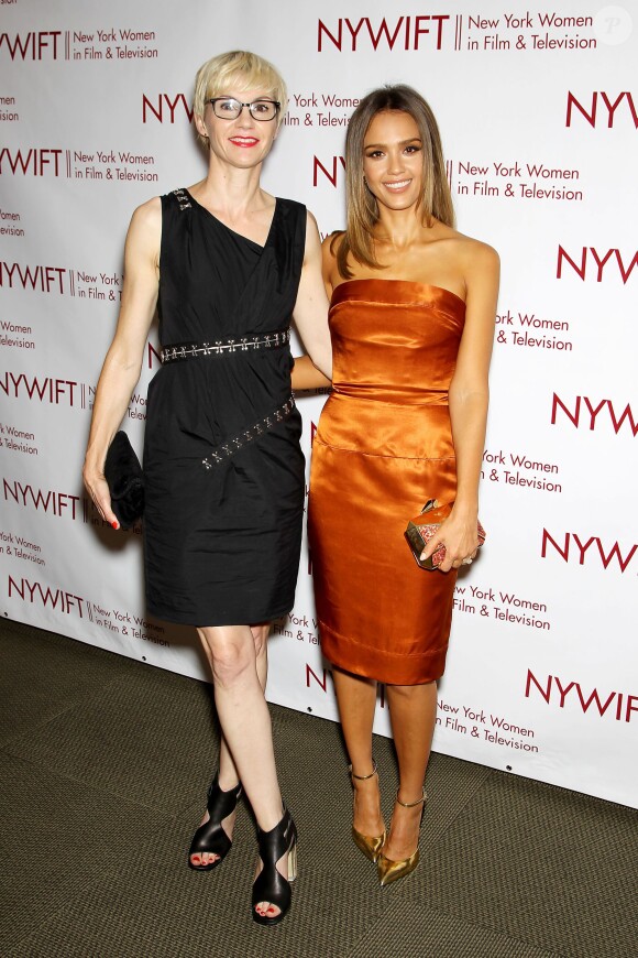 Evelyne Noraz et Jessica Alba lors de la soirée "Women In Film And Television 'Designing Women' Awards" à New York le 18 juin 2014