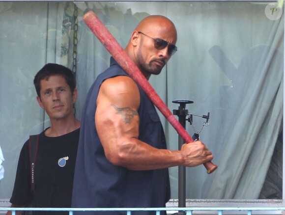 Dwayne 'The Rock' Johnson sur le tournage de Pain & Gain à Miami le 30 mai 2012.