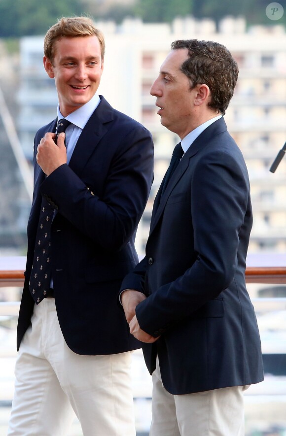 Pierre Casiraghi et Gad Elmaleh lors de l'inauguration du Yacht-Club de Monaco, le 20 juin 2014 au port Hercule de Monaco