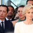 Gad Elmaleh, sa compagne Charlotte Casiraghi et la princesse Charlene de Monaco, lors de l'inauguration du Yacht-Club de Monaco, le 20 juin 2014 au port Hercule de Monaco