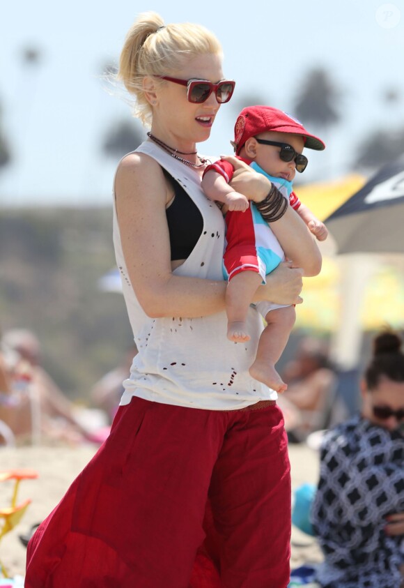 Gwen Stefani et son fils Apollo à la plage. Santa Monica, le 21 juin 2014.