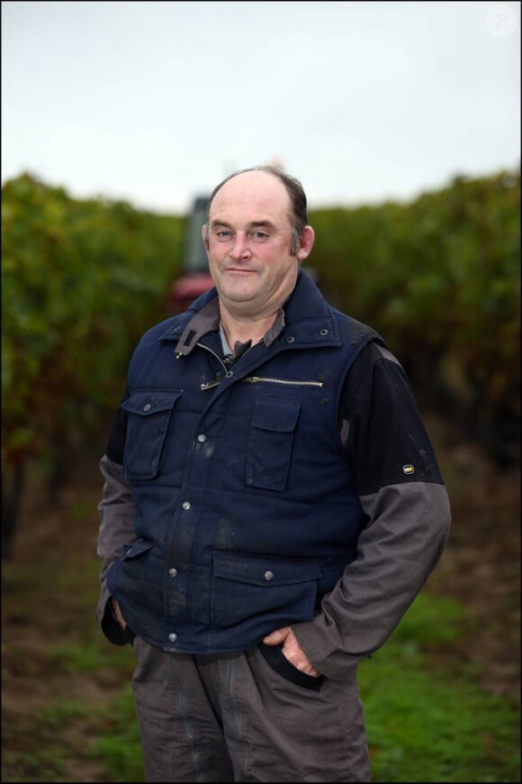 L'amour est dans le pré 8 - Philippe, 46 ans, polyculteur et producteur de cognac, est un agriculteur engagé. Il est très investi dans les syndicats agricoles.