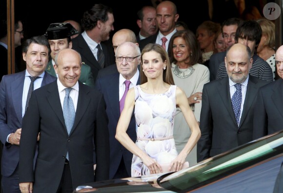 La reine Letizia d'Espagne inaugure en solo la nouvelle exposition sur l'artiste Le Greco au musée national du Prado à Madrid, le 23 juin 2014.