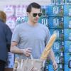 Olivier Martinez va acheter une baguette de pain a West Hollywood, le 1er février 2014.