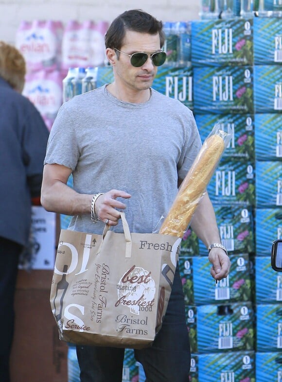 Olivier Martinez va acheter une baguette de pain a West Hollywood, le 1er février 2014.