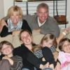 Joan Lunden a dévoilé mardi 24 juin 2014 être atteinte d'un cancer du sein sur le plateau de l'émission "Good Morning America". La journaliste a assuré pouvoir compter sur le soutien de sa grande famille.