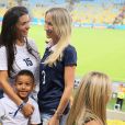  Ludivine Sagna avec son fils Lenny et Sandra Evra lors du match de l'&eacute;quipe de France face &agrave; l'Equateur, le 25 juin 2014 au stade Maracan&atilde; de Rio 