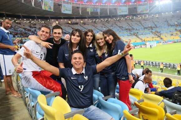 La Famille d'Olivier Giroud avec son épouse Jennifer lors du match de l'équipe de France face à l'Equateur, le 25 juin 2014 au stade Maracanã de Rio