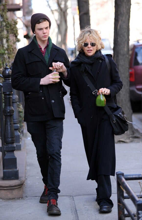 Meg Ryan et son fils Jack Quaid (né de son union passée avec Dennis Quaid) à New York le 18 mars 2011