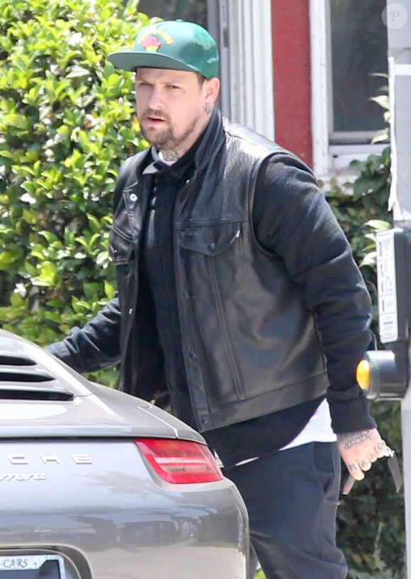 Exclusif - Benji Madden se rend dans une animalerie pour acheter un chaton à sa petite-amie Cameron Diaz à Los Angeles, le 25 juin 2014.