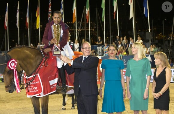 Bassem Hassan Mohamed, le prince Albert II de Monaco, Charlotte Casiraghi - SAS le prince Albert II de Monaco et Charlotte Casiraghi remettent le Grand Prix du Longines Global Champions Tour de Monaco au vainqueur du Qatar, Bassem Hassan Mohamed le 28 Juin 2014 à Monaco