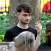 Daniel Radcliffe dévoile son crâne légérement rasé sur le tournage de Trainwreck à Bryant Park, New York, le 30 juin 2014